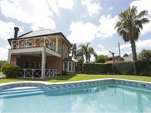 Casa en Venta con 2 cocheras