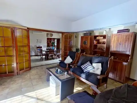 Quirno Costa 1000, Piso casa