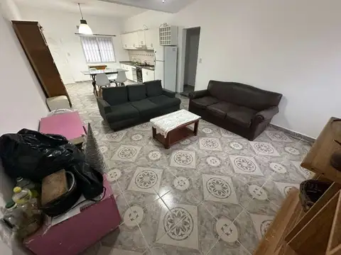 Departamento tipo casa en alquiler en Sarandi