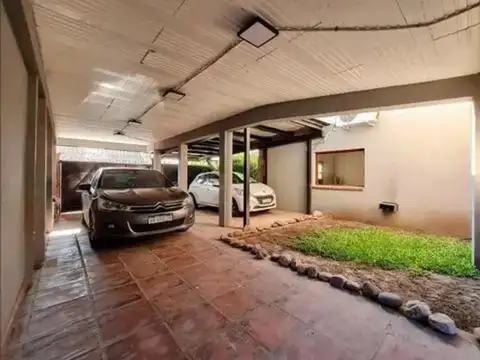 Casa en Venta con 5 cocheras