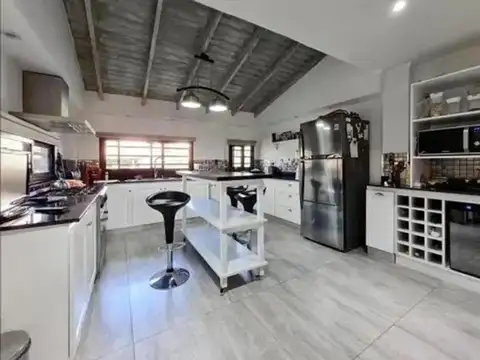 Casa de diseño y  categoría en venta en Gonnet