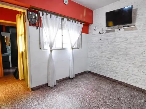 PH 2 amb. con patio - Santiago del Estero y Larrea