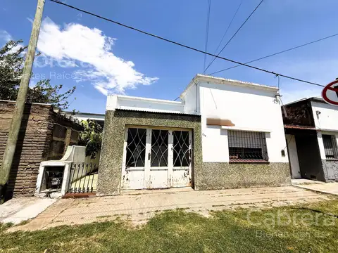 Casa en venta de dos dormitorios, en Ensenada