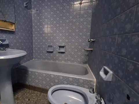Casa 6 ambientes con 1 baño