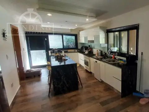 Casa en Venta con 5 cocheras