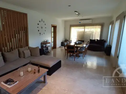 Casa 7 ambientes con 3 baños