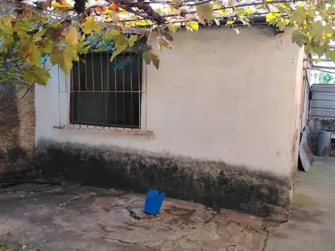 Casa 2 ambientes con 1 baño