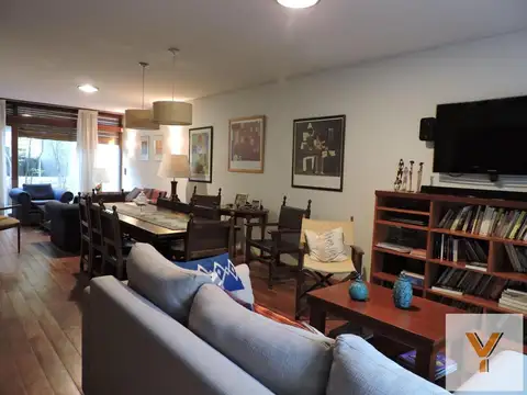 Casa en venta - 4 Dormitorios 3 Baños - 225Mts2 - La Plata