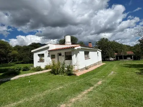 VENTA DE CASA + LOTE - CAPILLA DEL MONTE