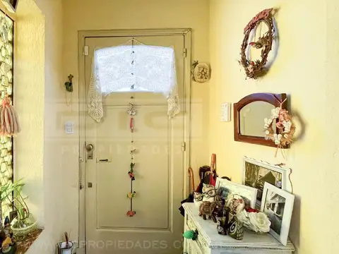 Castelli al 6100 esquina Manuela Pedraza