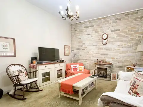 Casa 5 ambientes con 1 baño