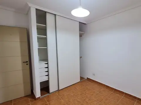 Depto Tipo Casa en Alquiler con 1 cocheras