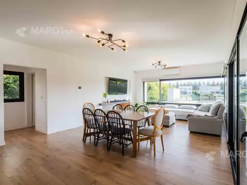 Casa 6 ambientes con 4 baños