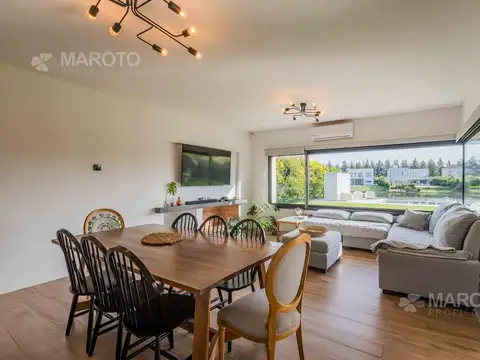 Casa en Venta con 4 cocheras