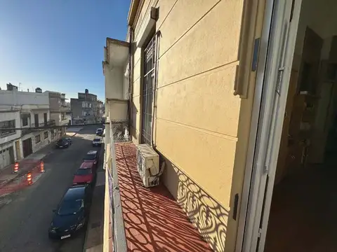 Casa 8 ambientes con 1 baño