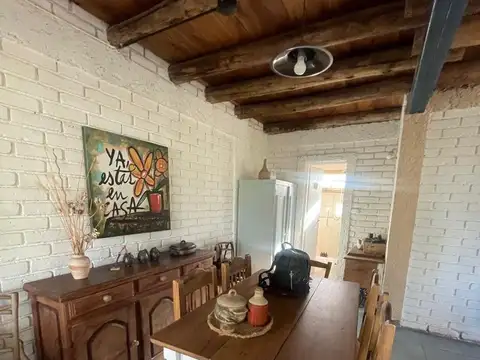 Casa 4 ambientes con 2 baños