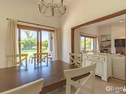 Casa 4 ambientes con 3 baños