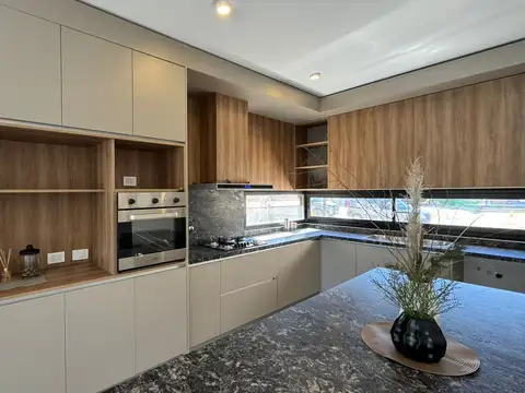 Casa 4 ambientes con 2 baños