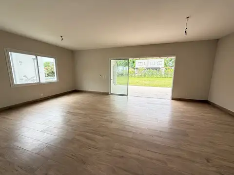 Casa en Venta en Pilar Del Este, USD 220.000