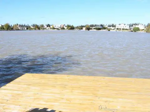 VTA CASA CRUZ DEL SUR 6 AMB FONDO A LAGUNA MUELLE