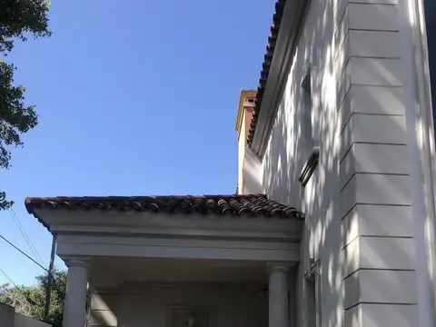 Casa en Alquiler con 1 cochera