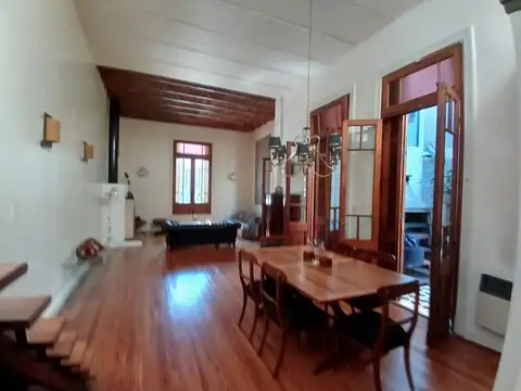 Casa 7 ambientes con 5 baños