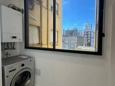 Departamento en venta 4 ambientes con dependencia y balcón terraza - Centro