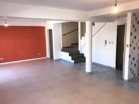 Depto Tipo Casa en Venta de 5 ambientes