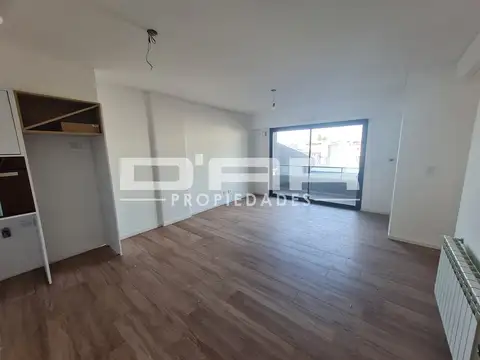 Alquiler Semipiso De 2 Amb con balcón al contrafrente