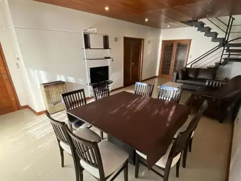 Casa de 7 Ambientes en Los Troncos en Alquiler Temporario (Apta Jovenes)