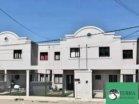Exc. duplex vta 2 dorm cochera B° Pereyra Rozas