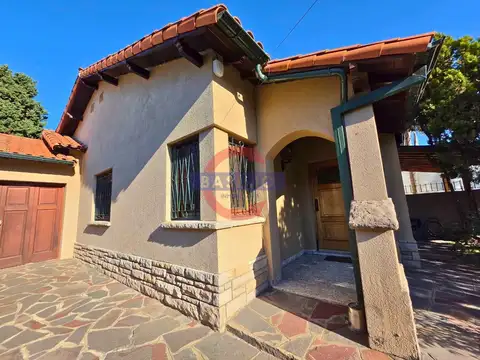 VENTA | GRAN CASA 4 AMBIENTES CON JARDÍN, PISCINA, QUINCHO Y PH INDEPENDIENTE EN VILLA ADELINA