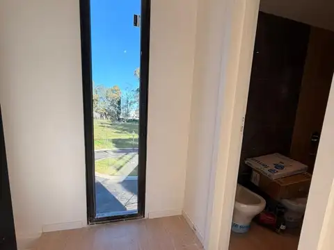Casa en Venta en Pilar Del Este - Santa Sofia, USD 230.000