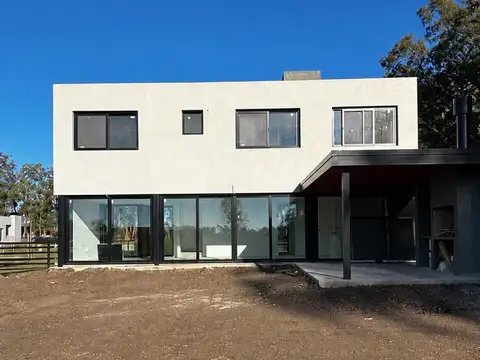 Casa en Venta en Pilar Del Este - Santa Sofia, USD 240.000