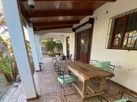 Casa 5 ambientes con 4 baños