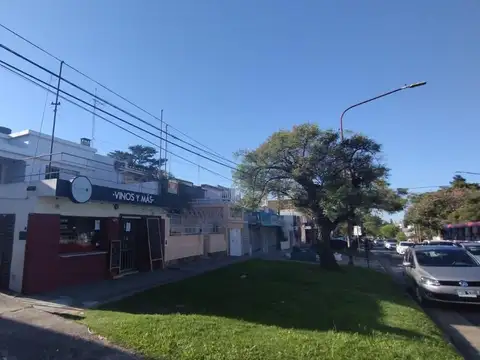 EN VENTA- CASA + LOCAL EN AV DE LAS AMERICAS