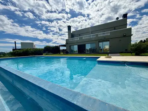 VENTA CASA SAN SEBASTIAN AREA 10 A LA LAGUNA