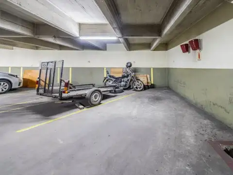 Venta Cochera Cubierta en San Nicolas