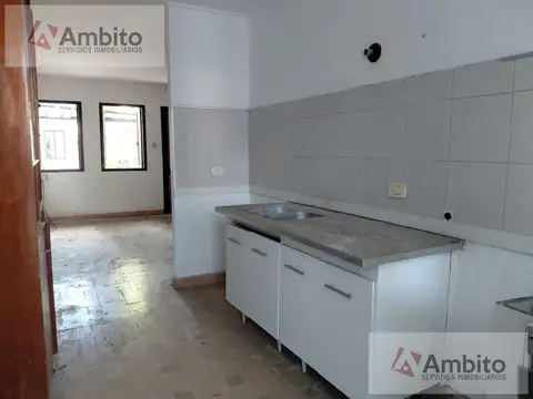 Casa/lote en City Bell. Comercial