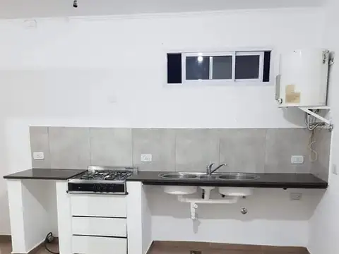 Complejo de 6 departamentos en venta 550 mts 2 totales - Melchor Romero