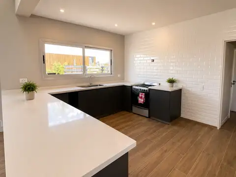 Casa 3 ambientes con 2 baños