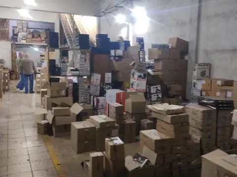 Local Comercial con oficinas en excelente Ubicacionl en Av. Avelaneda al 4000