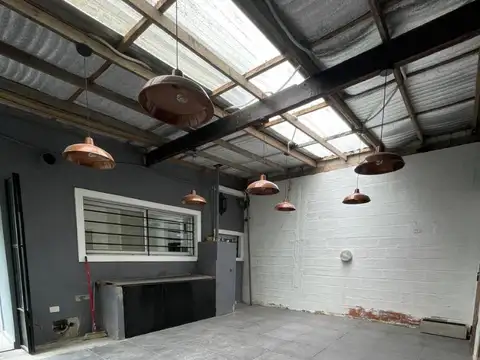 Casa en Alquiler con 2 cocheras