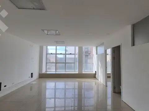 Edificio Comercial, TRES PLANTAS PARA OFICINAS