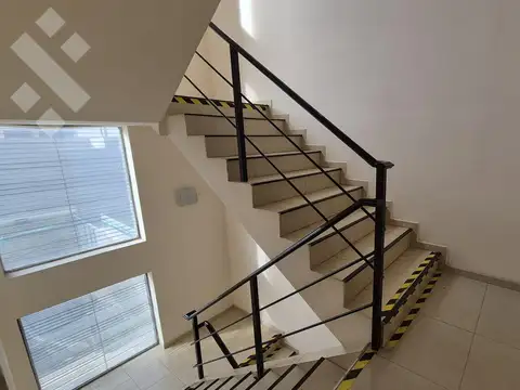 Edificio Comercial, TRES PLANTAS PARA OFICINAS
