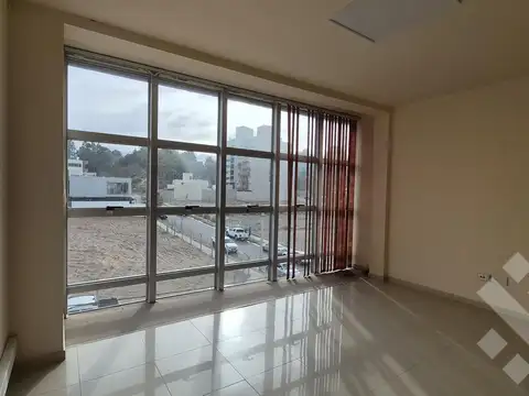 Oficina Monoambiente con 7 baños