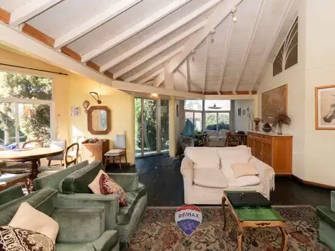 Casa 5 ambientes con 4 baños