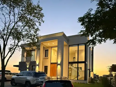 Casa en Venta con 8 cocheras