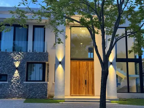 Casa en Venta en Puertos - Barrio Marinas, USD 990.000