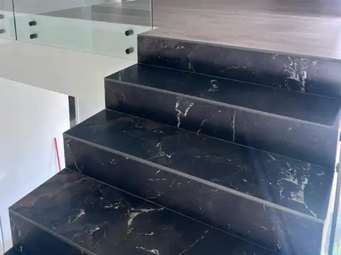 Casa en Venta con 8 cocheras